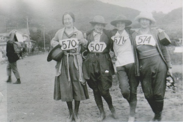 Four hikers, 1922